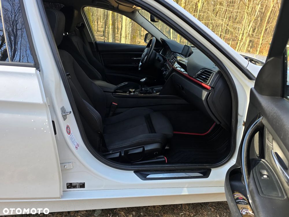 BMW Seria 3 318d DPF Edition Sport - 12