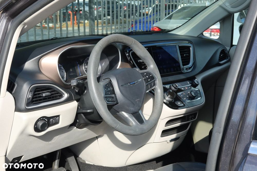 Chrysler Pacifica - 14