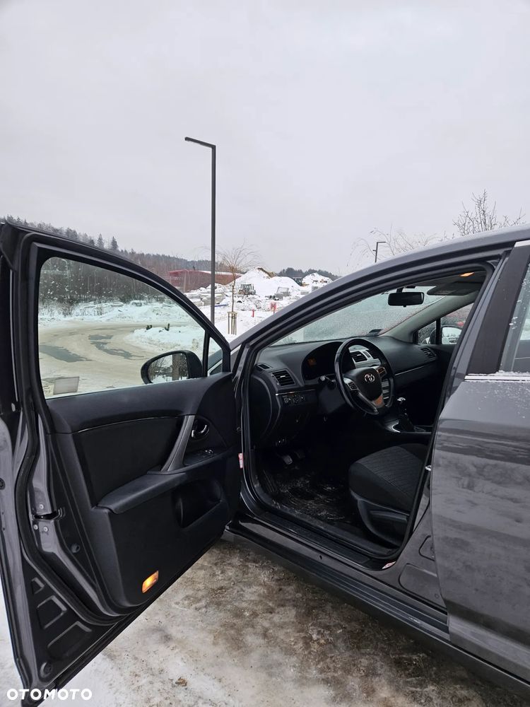 Toyota Avensis 1.8 Active - 16
