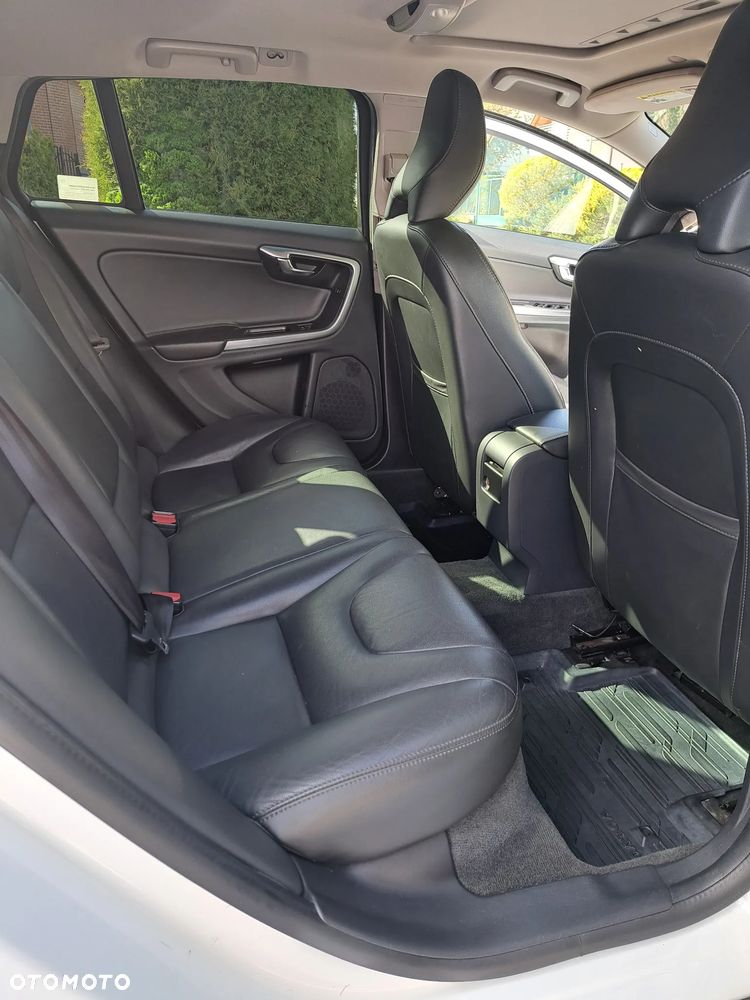 Volvo V60 Cross Country - 10
