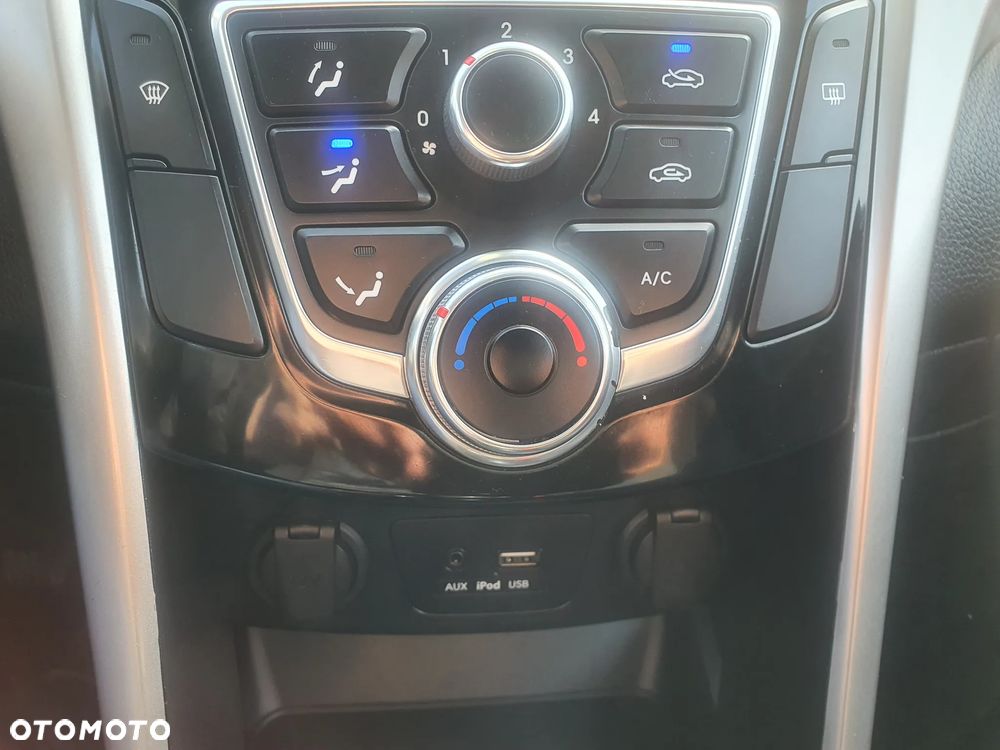 Hyundai i30 blue 1.6 CRDi Classic Navigation - 23