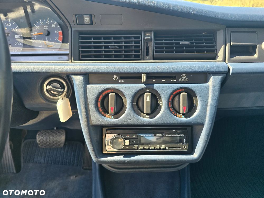 Mercedes-Benz W201 (190) - 24