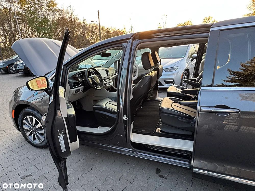 Chrysler Pacifica - 16