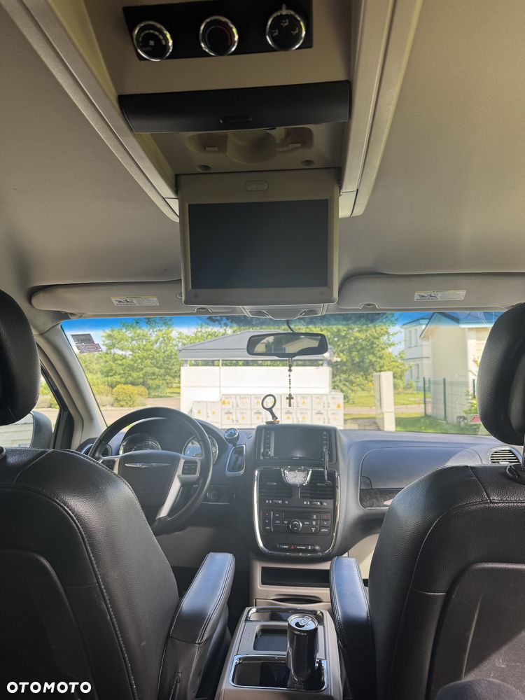 Chrysler Town & Country 3.6 Limited - 31