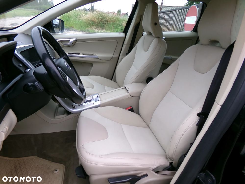 Volvo XC 60 D5 AWD Momentum - 6