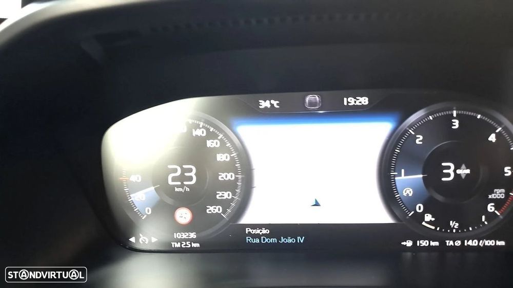 Volvo XC 40 2.0 D3 Momentum Plus - 57