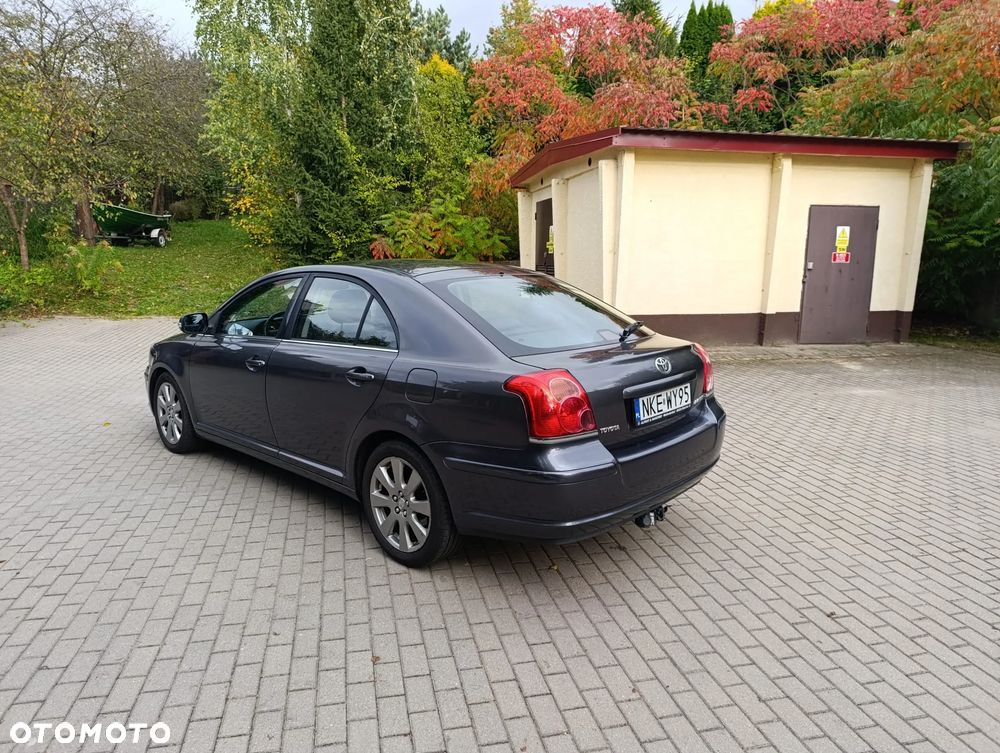 Toyota Avensis - 8