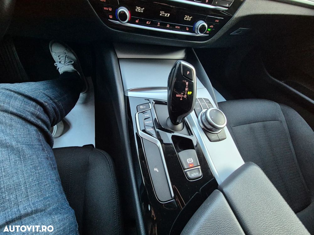 BMW Seria 5 520i AT - 11