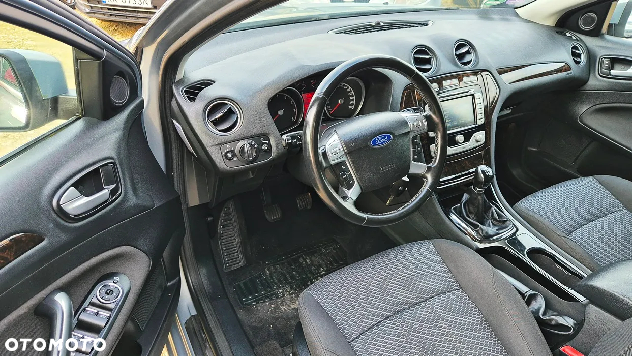 Ford Mondeo - 30
