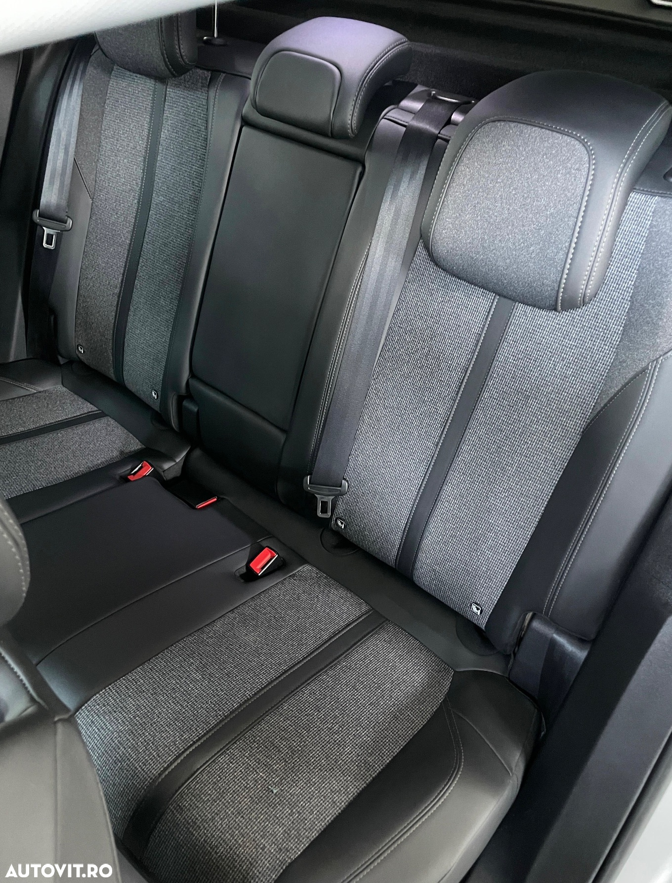 Peugeot 3008 1.2 PureTech S&S EAT8 Allure - 20