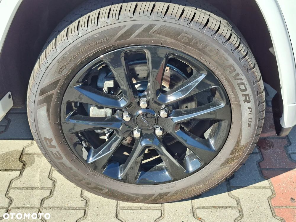 Jeep Grand Cherokee - 35