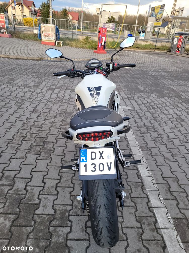 Kawasaki ER - 8
