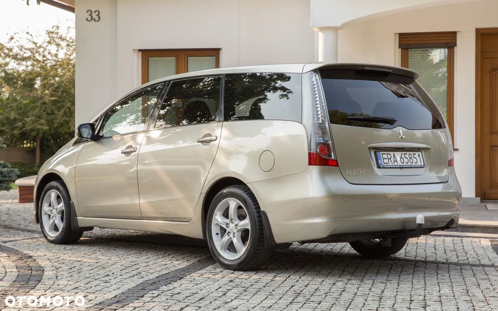Mitsubishi Grandis 2.4 Intense - 17