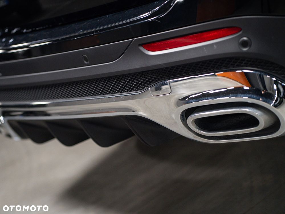 Mercedes-Benz GLB 200 AMG Line 7G-DCT - 7