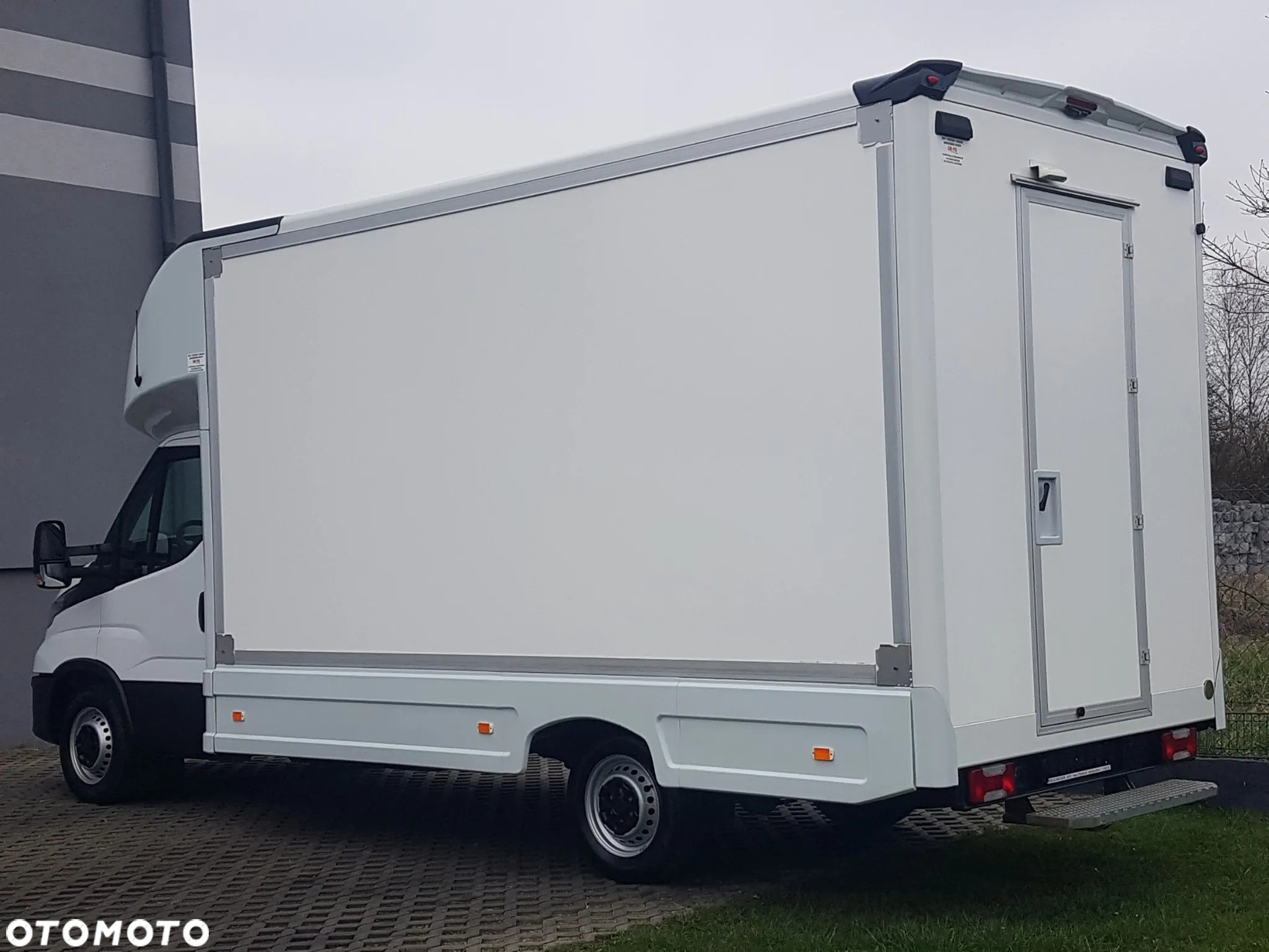 Iveco DAILY KONTENER NISKOPODŁOGOWY 4,43x2,23x2,42 SKLEP BAR FOODTRUCK KAMPER KLIMA - 3