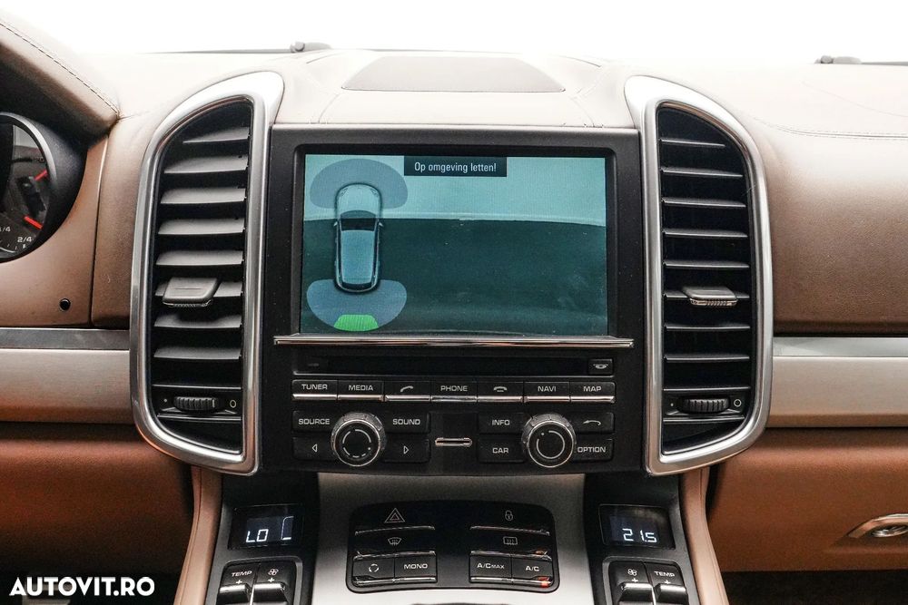 Porsche Cayenne - 21