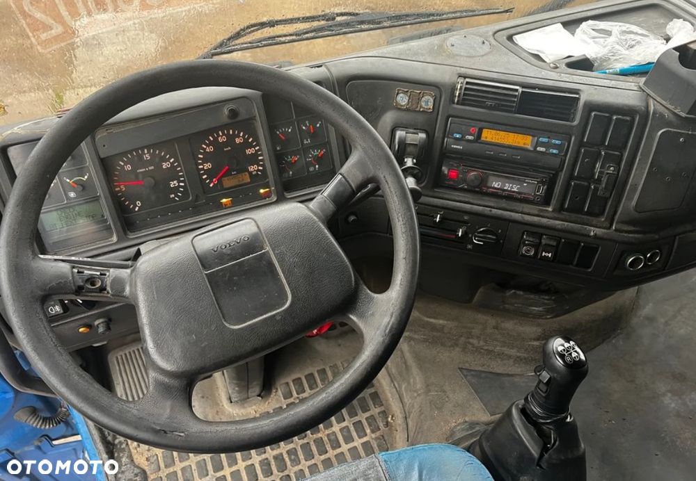Volvo 420 / Manual / 2000 rok - 17