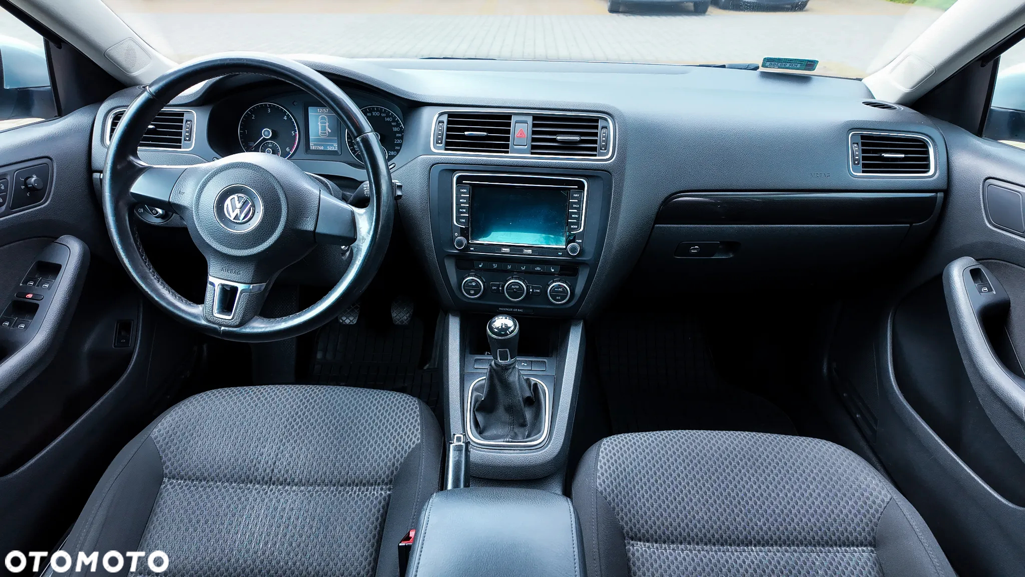 Volkswagen Jetta 1.6 TDI Highline - 15