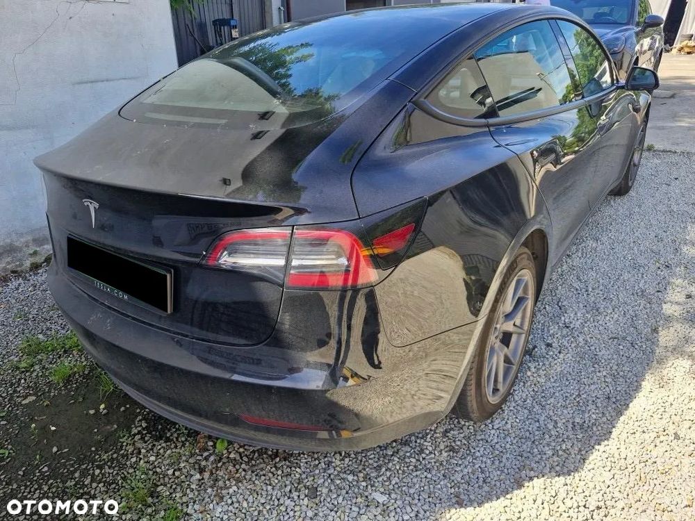 Tesla Model 3 - 3