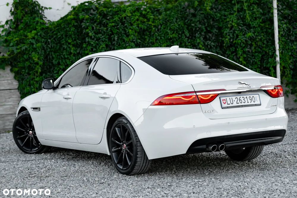 Jaguar XF 20d Prestige - 10