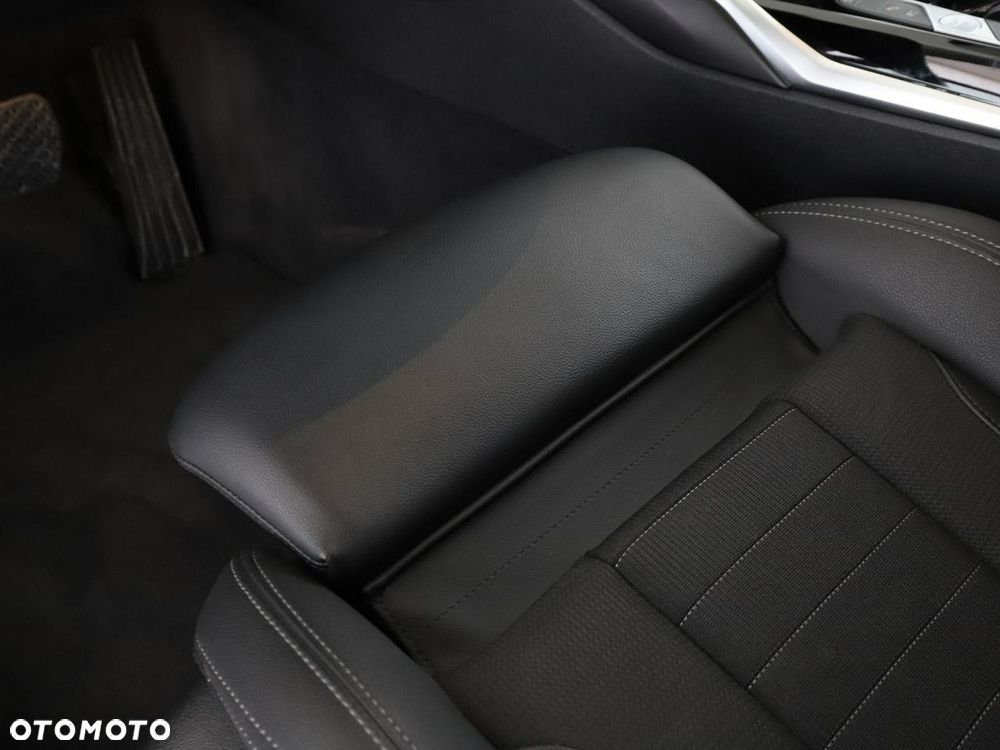 BMW Seria 3 330e PHEV - 41