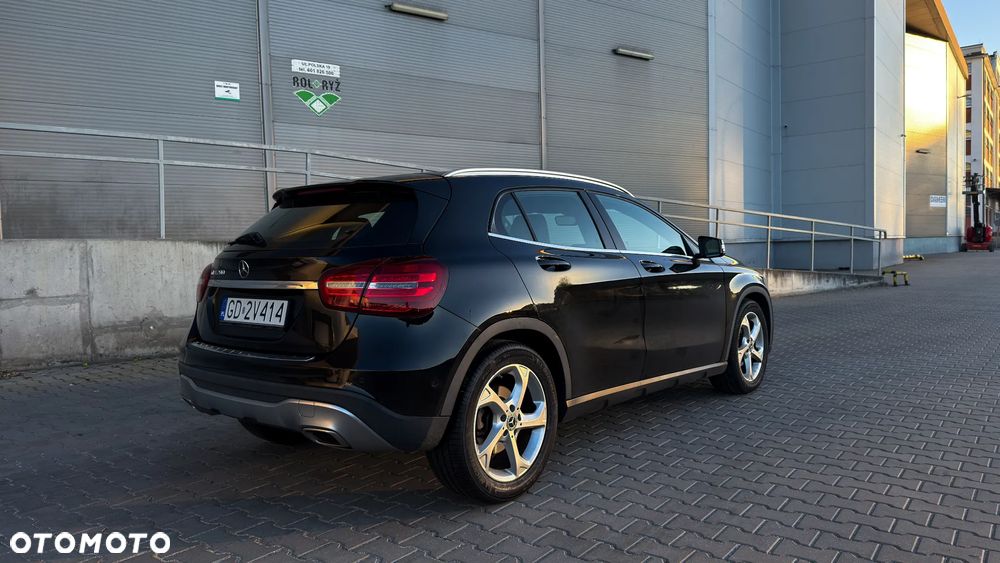 Mercedes-Benz GLA 200 7G-DCT - 10