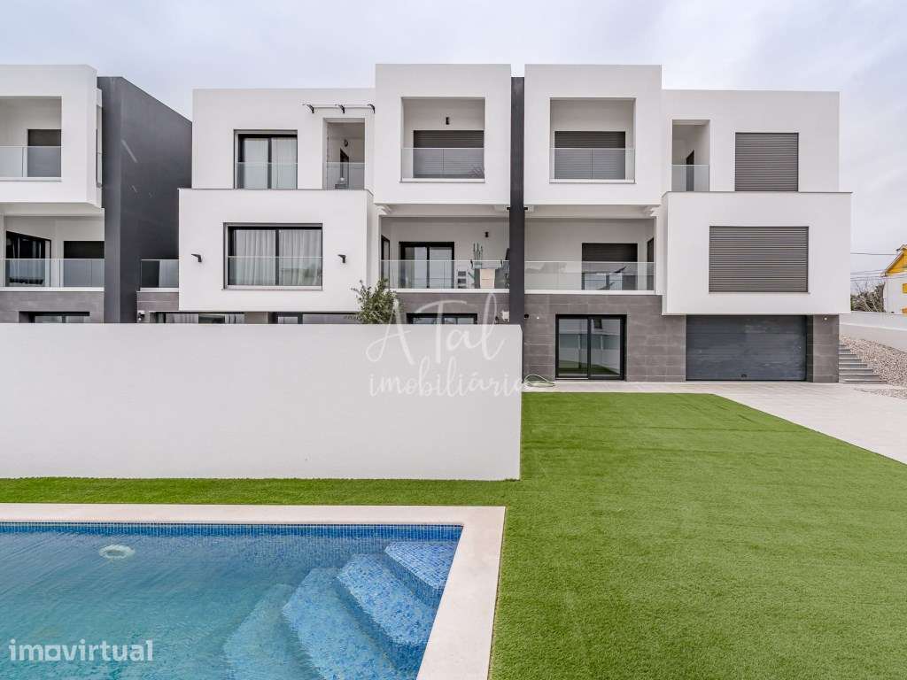 Moradia Geminada T4 Piscina Vale de Milhaços/Corroios - Grande imagem: 2/19