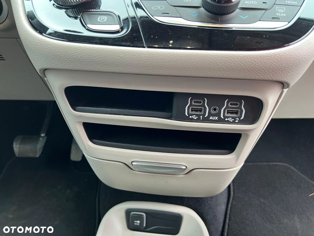 Chrysler Pacifica - 24