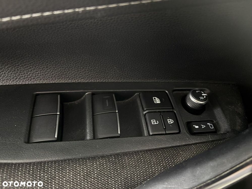 Toyota Corolla 1.8 Hybrid Comfort - 28