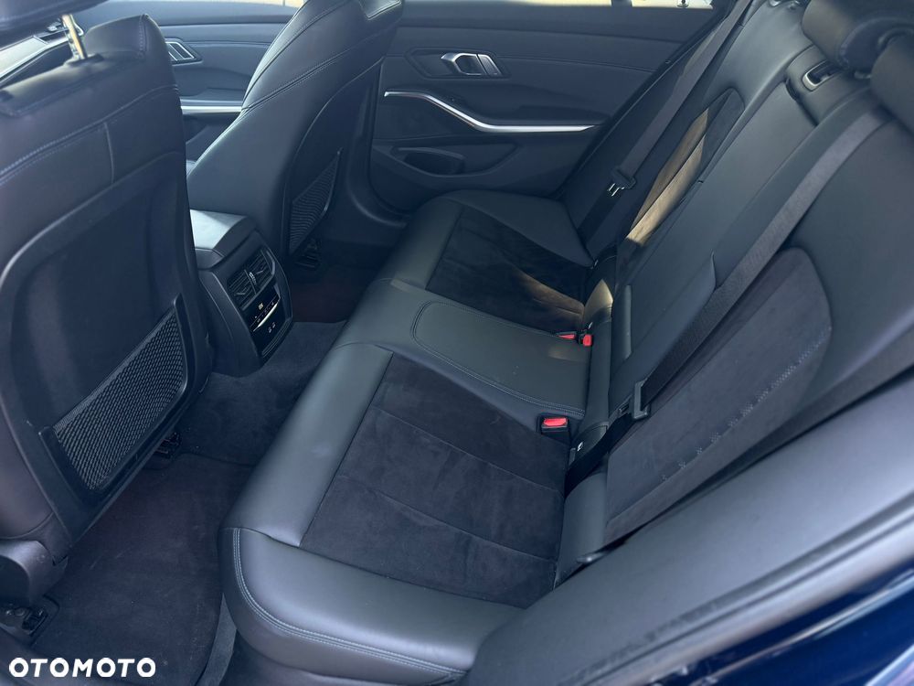 BMW Seria 3 330d xDrive M Sport - 23