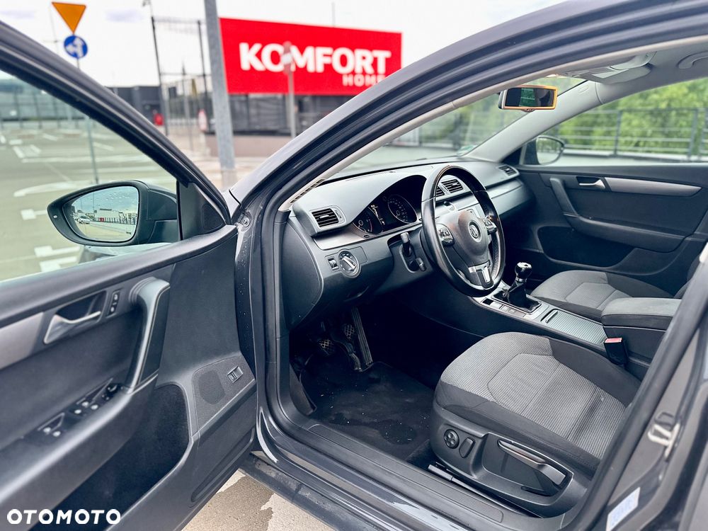 Volkswagen Passat 1.6 TDI DPF BlueMot Highline - 12
