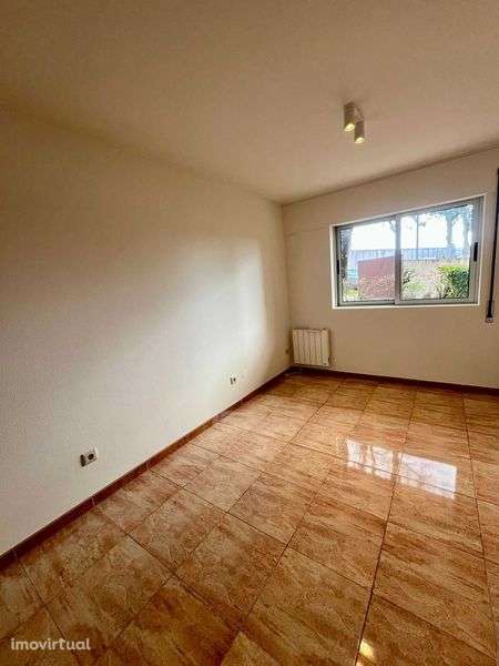 T1 Renovado em Arca d'Água | Garagem + Arrumos | Venda Particular - Grande imagem: 3/12