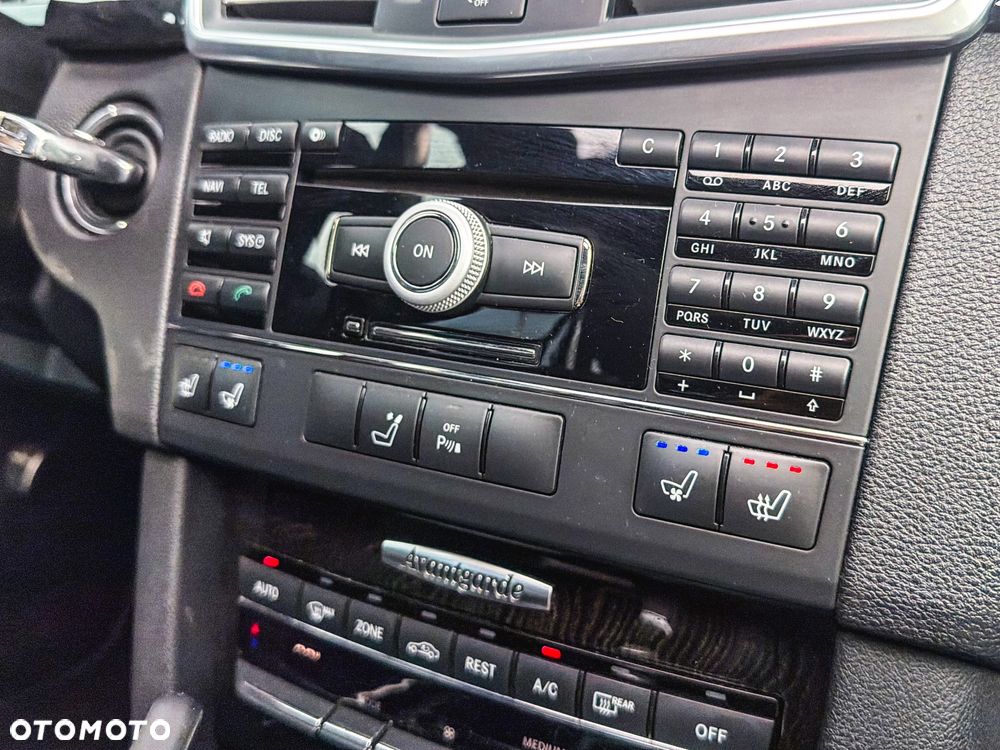 Mercedes-Benz Klasa E 350 CDI BlueEff Avantgarde - 32