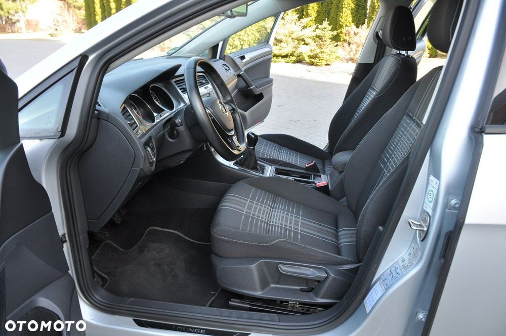 Volkswagen Golf - 22