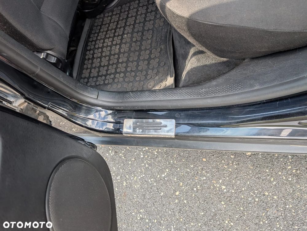 Volkswagen Passat 1.9 TDI Comfortline Family - 22