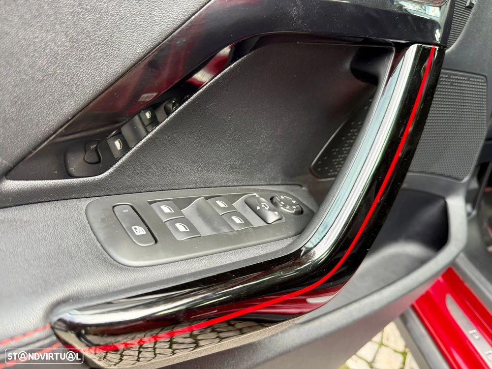 Peugeot 2008 1.2 PureTech GT Line - 29