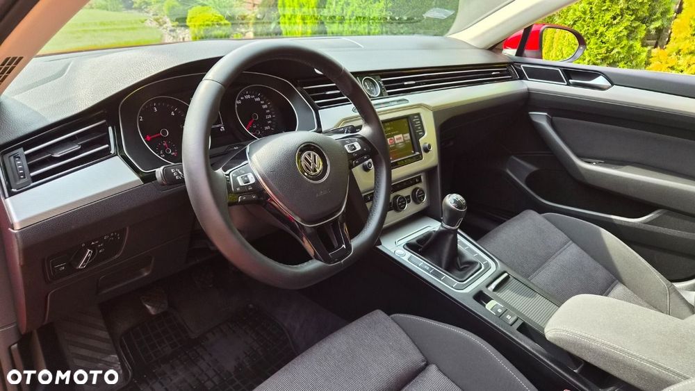 Volkswagen Passat - 13