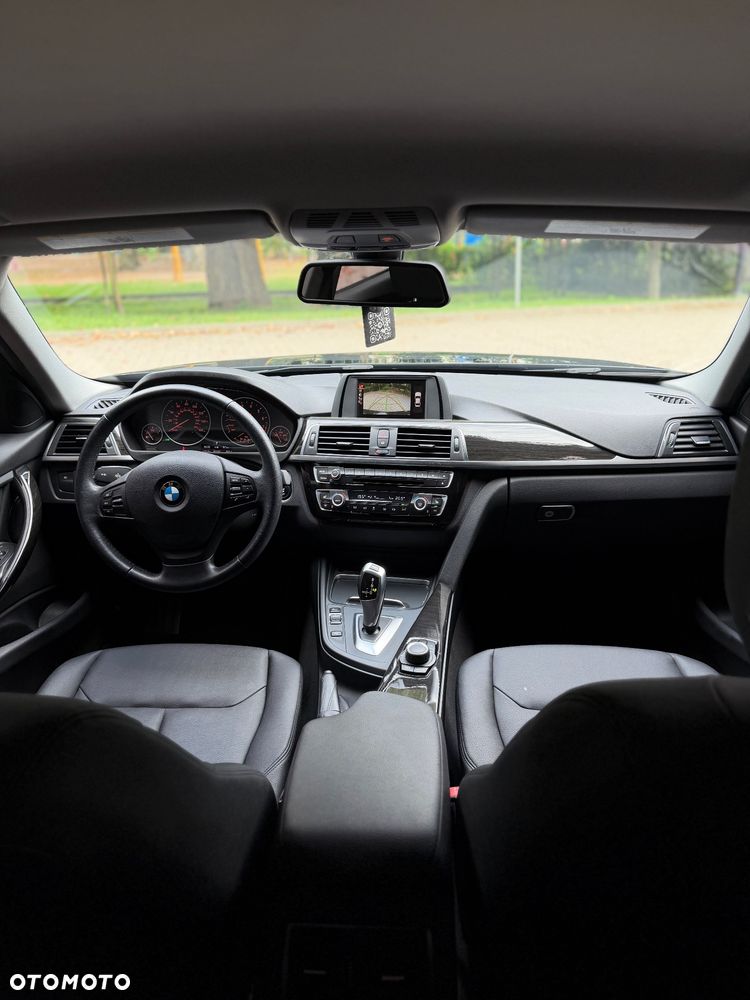BMW Seria 3 320i - 10