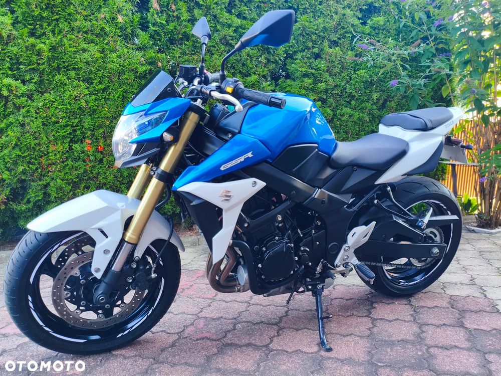 Suzuki GSR - 10