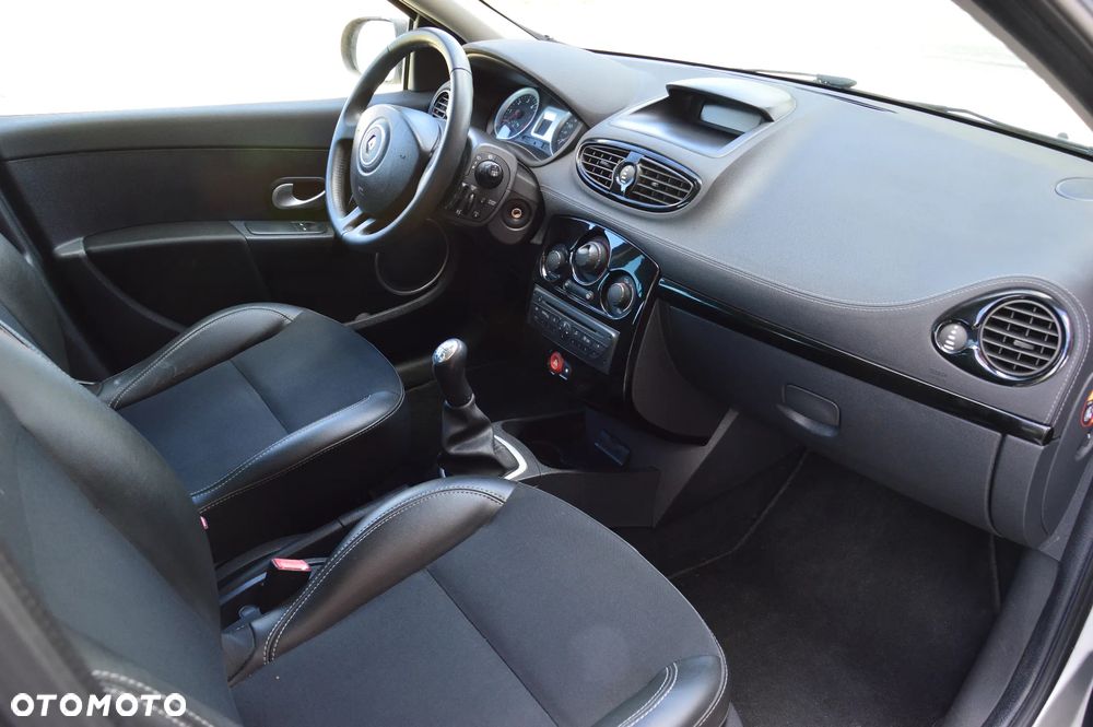 Renault Clio - 23