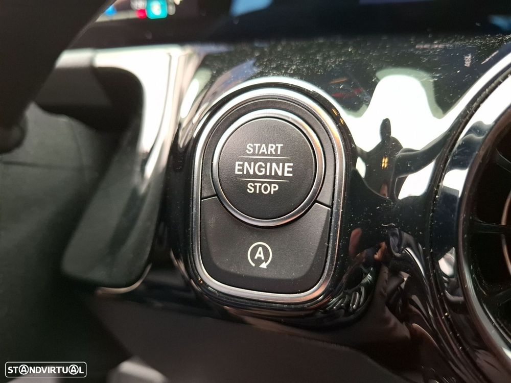 Mercedes-Benz GLA 180 d - 18