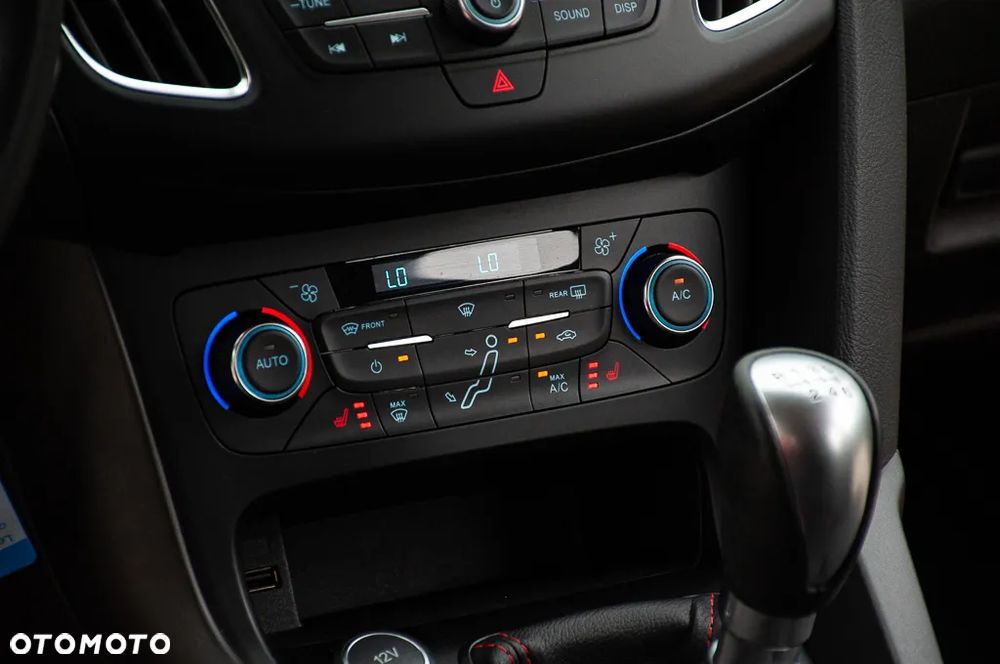 Ford Focus SW 1.5 EcoBoost S&S ST-LINE - 34