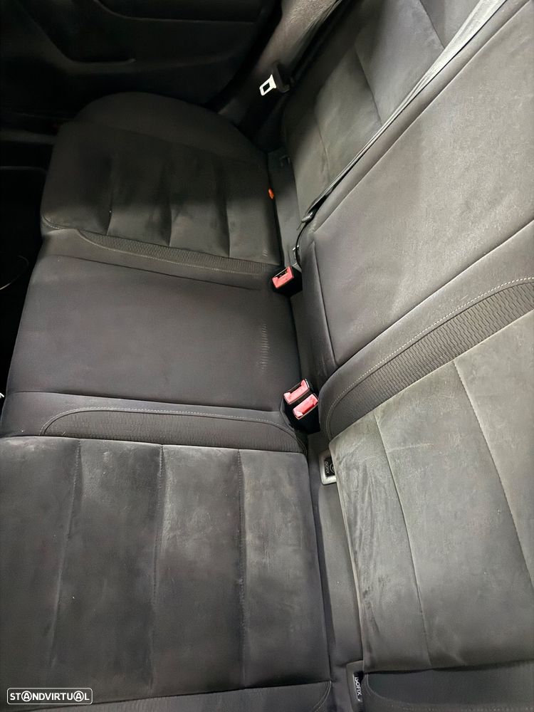 VW Golf 1.6 TDi Highline - 9