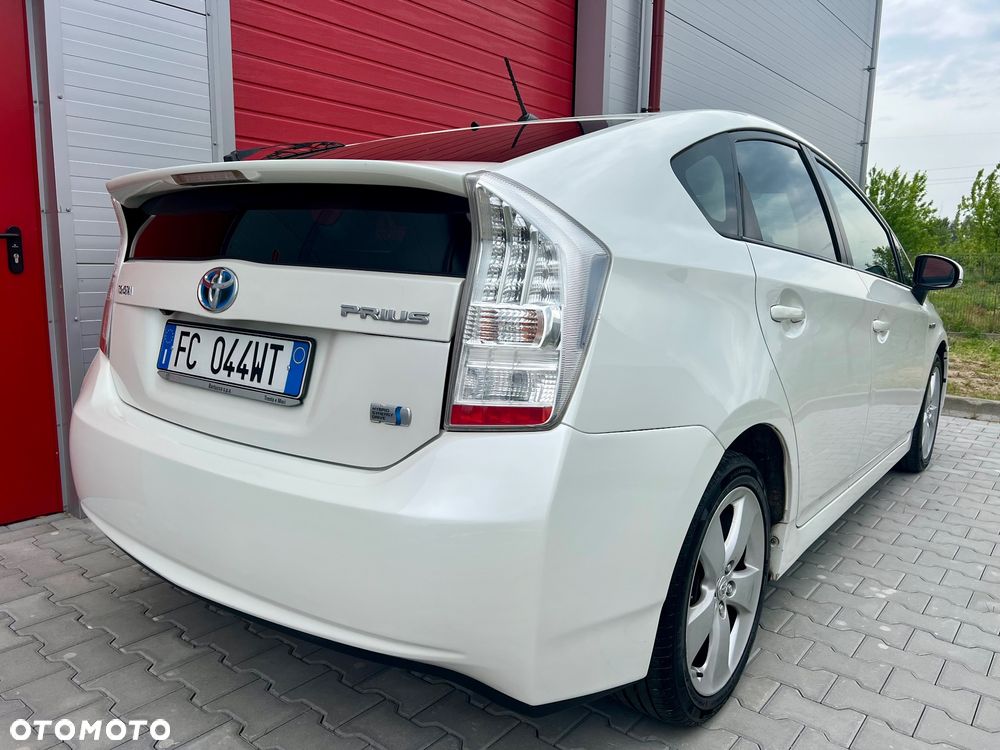 Toyota Prius (Hybrid) Executive - 4