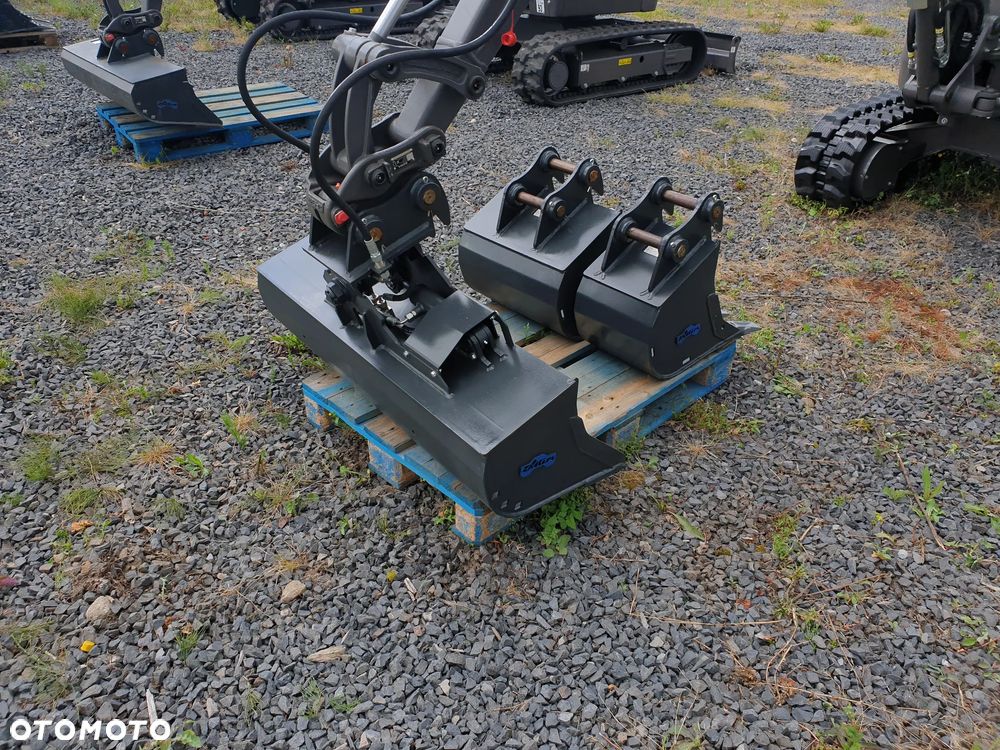 Volvo ECR25D NOWA DOSTĘPNA OD RĘKI, SZYBKOZŁĄCZE, DŁUGIE RAMIĘ, OBRÓT W OBRYSIE - 25