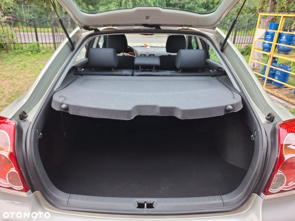 Toyota Avensis 1.8 VVT-i Executive - 27