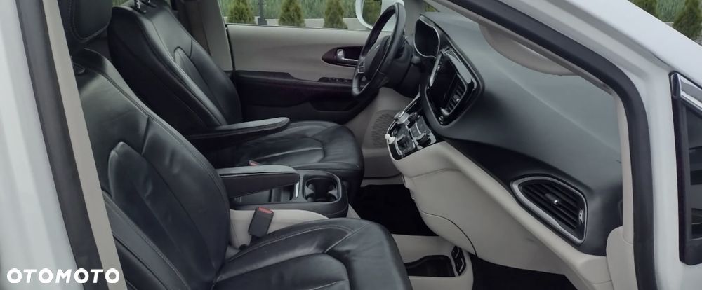 Chrysler Pacifica - 7