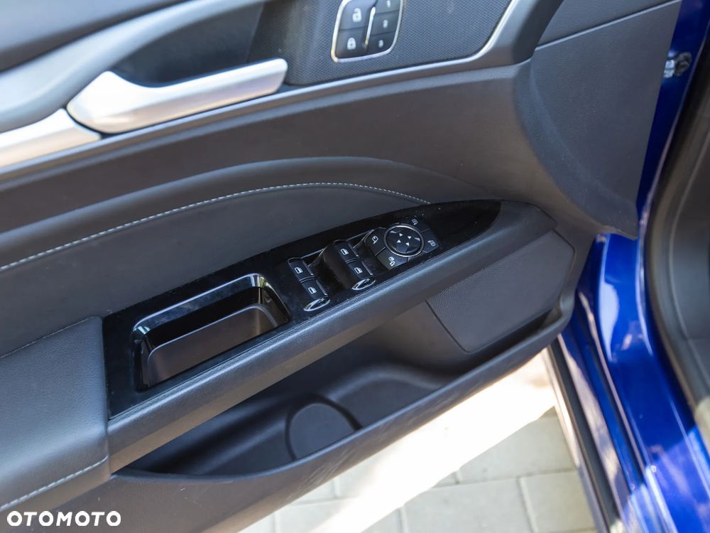 Ford Mondeo 2.0 EcoBoost STart-Stopp Autom Titanium - 24