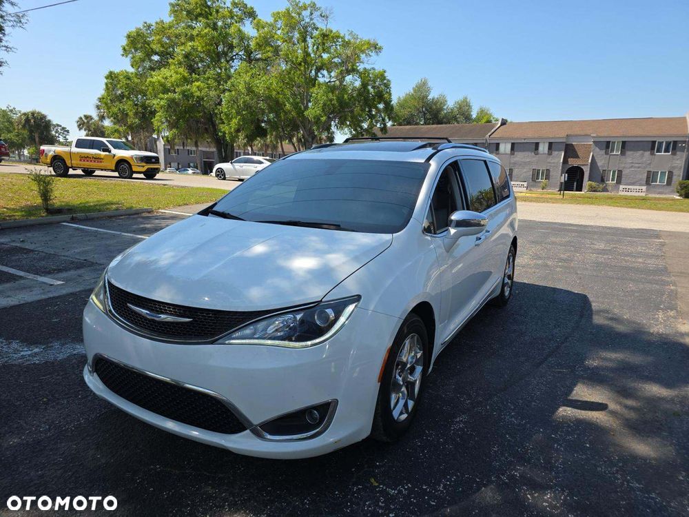 Chrysler Pacifica - 1