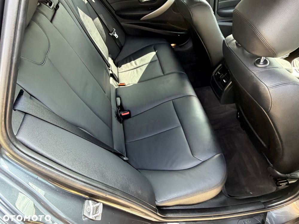 BMW Seria 3 320d Luxury Line - 31